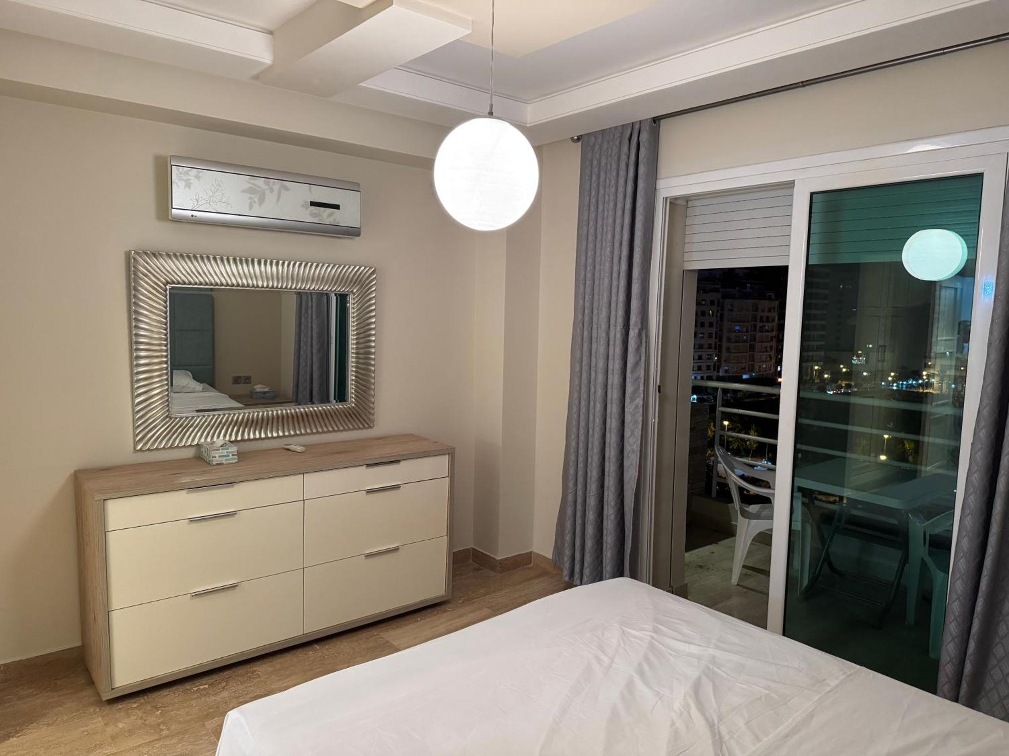 Apartment Oussama, Near Hilton, Mall And Restaurants, Family Only Building *