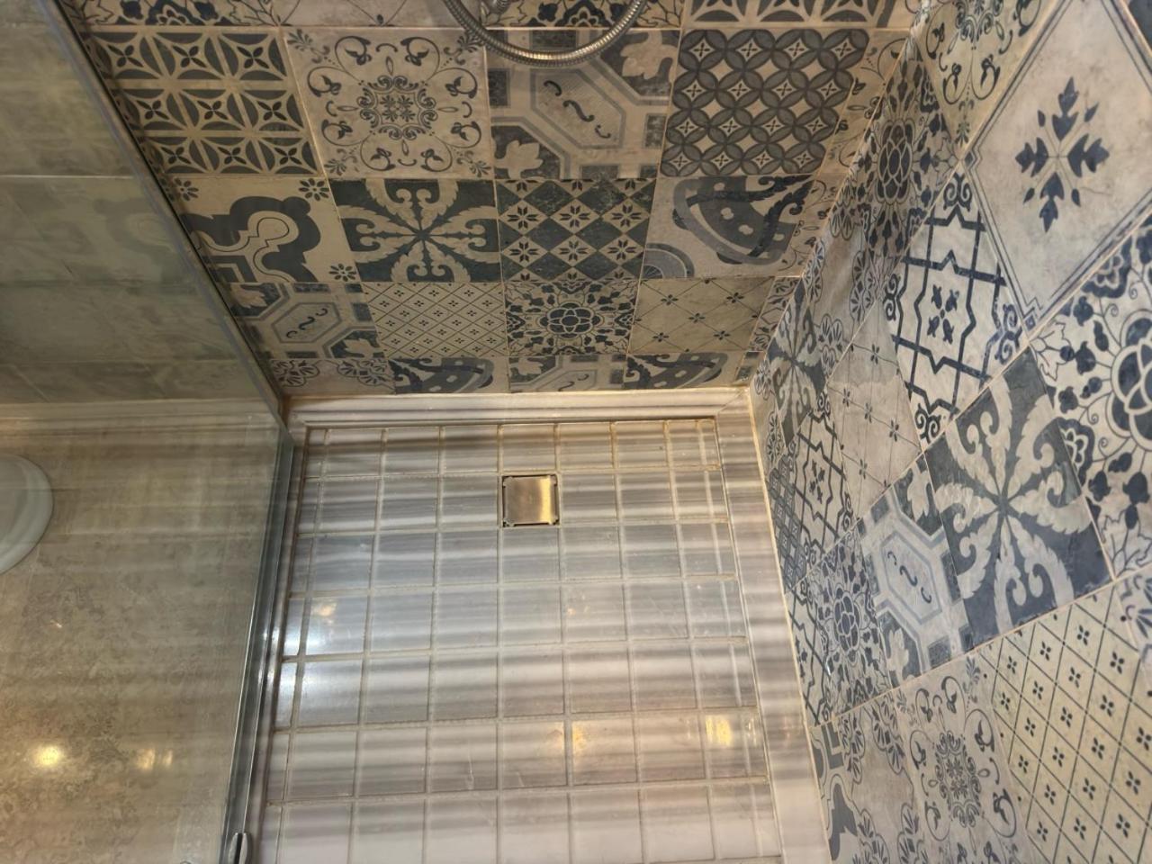 Apartment Oussama, Near Hilton, Mall And Restaurants, Family Only Building